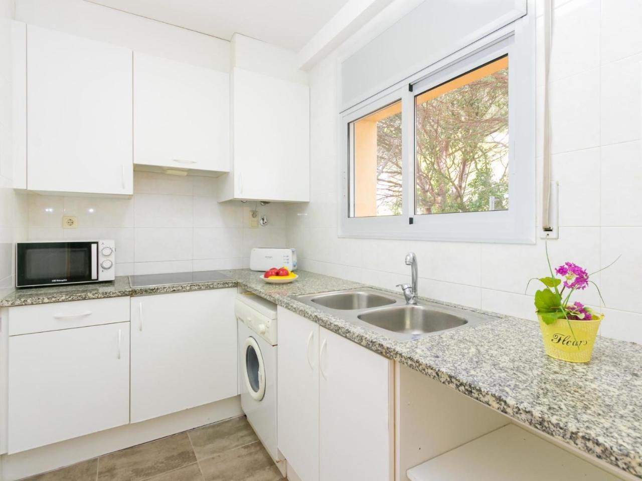 Apartment Velazquez-4 By Interhome Ρόζες Εξωτερικό φωτογραφία